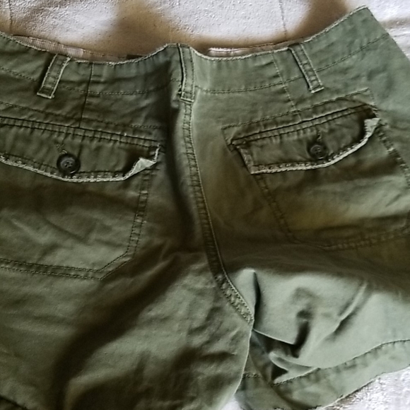 Old navy olive short - Picture 4 of 4